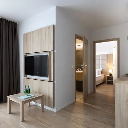 アパートホテル Green Apartments 3*